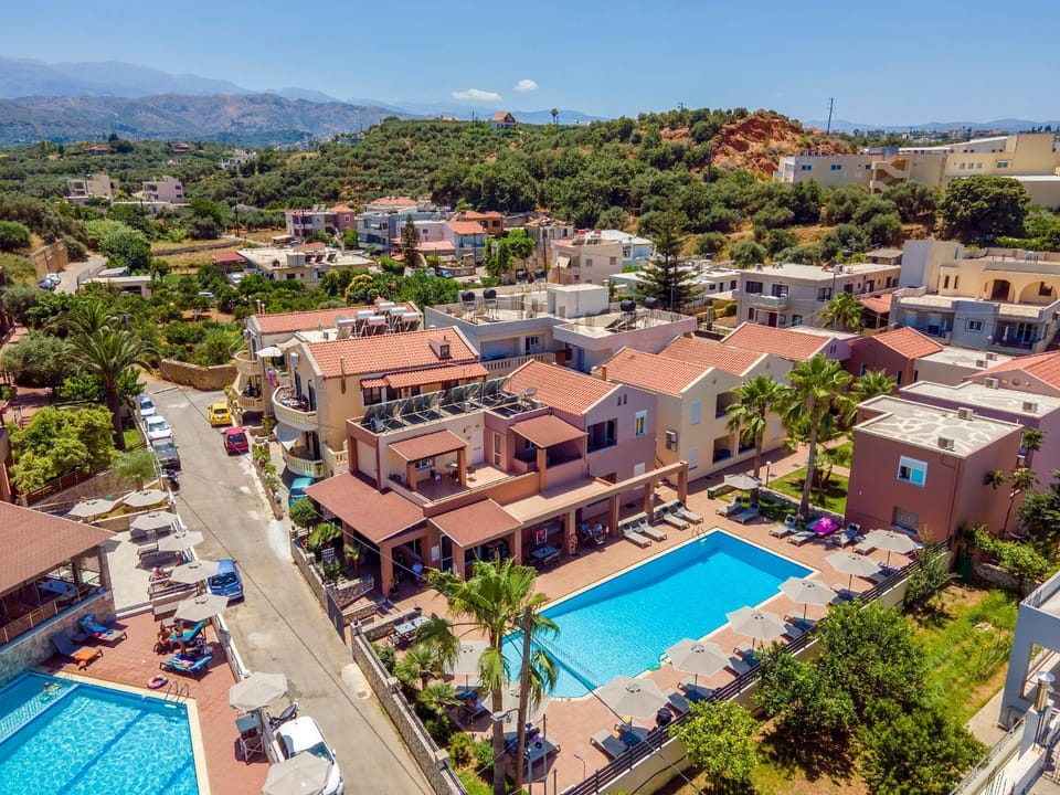 Natural landscape, Bird's eye view, Pool view, Swimming pool, Location, sunbed
