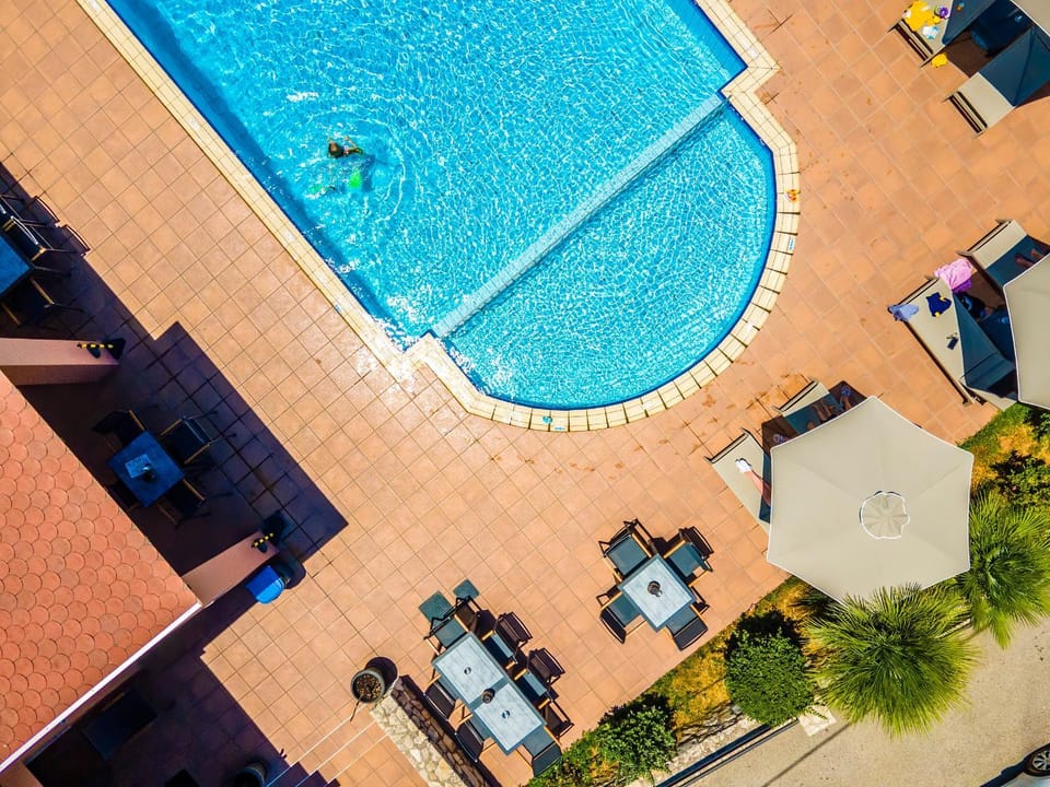 Swimming pool, sunbed