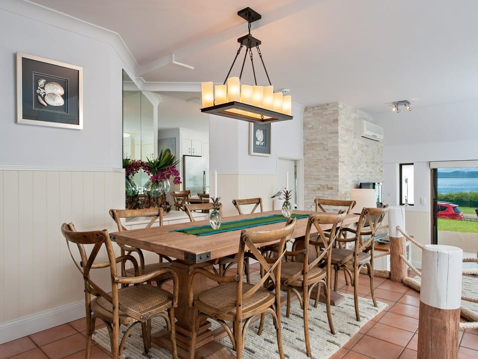 Seating area, Dining area