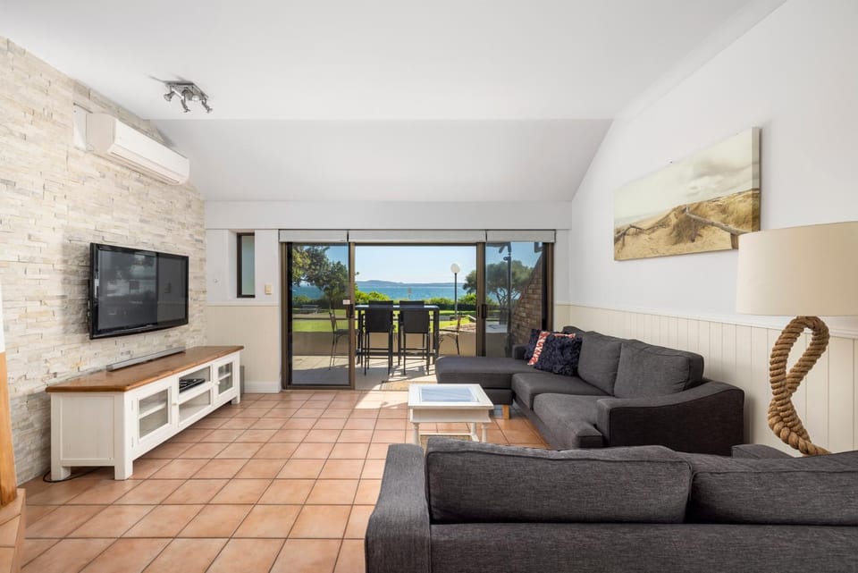TV and multimedia, View (from property/room), Balcony/Terrace, Living room, Lounge or bar, Seating area