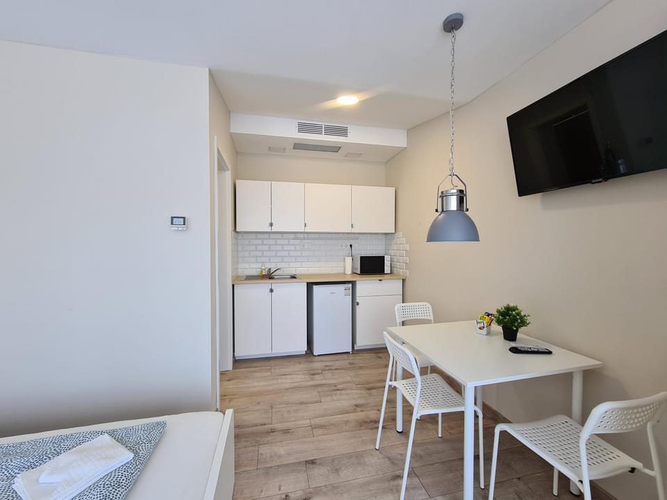 Communal lounge/ TV room, Kitchen or kitchenette, Dining area