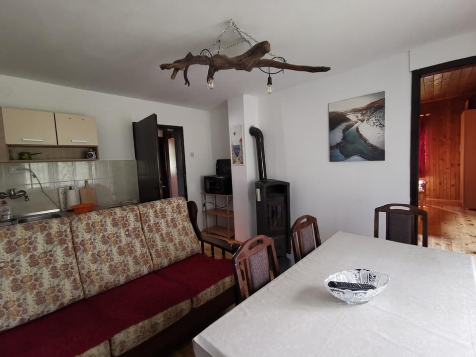 Uvac Griffon House in Zlatibor District, Serbia