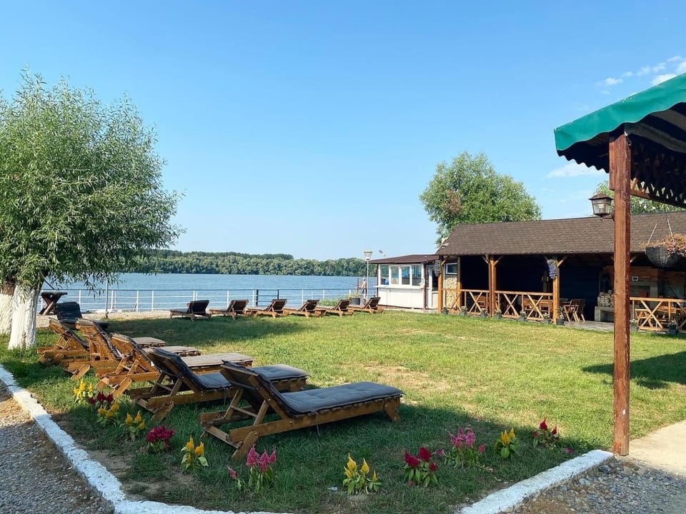 Pensiunea Laguna Balteni Bed and Breakfast in Romania