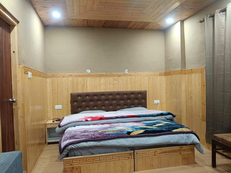 Hotel Lake view Hotel in Himachal Pradesh