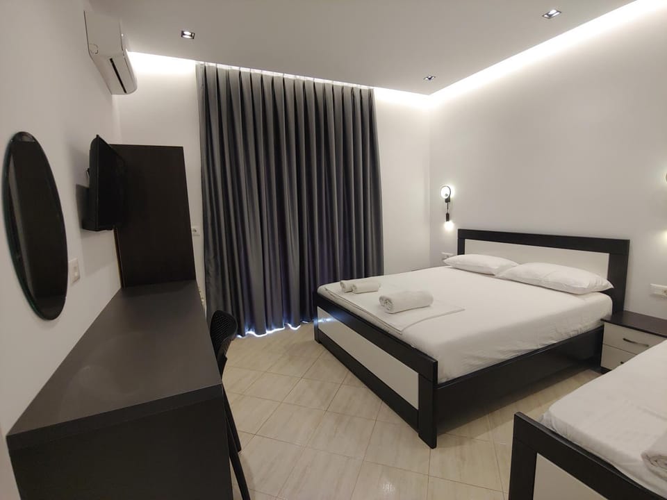 Bed, TV and multimedia, Photo of the whole room, air conditioner