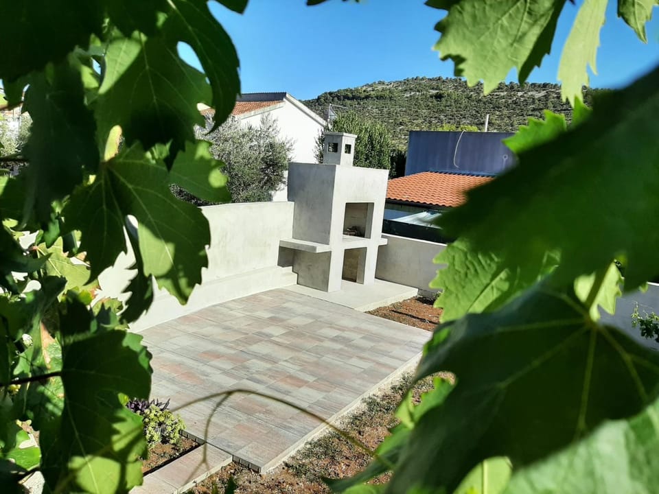 Spacious apartment w balcony big garden & grill Apartment in Šibenik-Knin County, Croatia