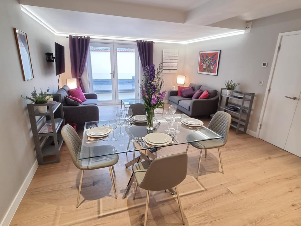 Living room, Dining area