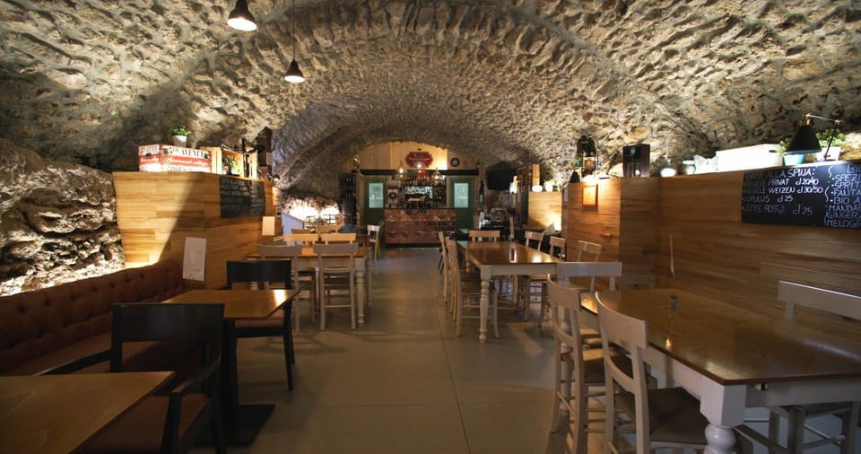 Restaurant/places to eat, Restaurant/places to eat