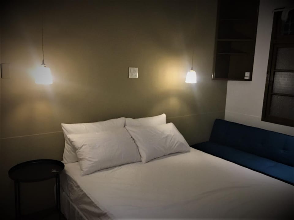 Property building, Bed, Bedroom