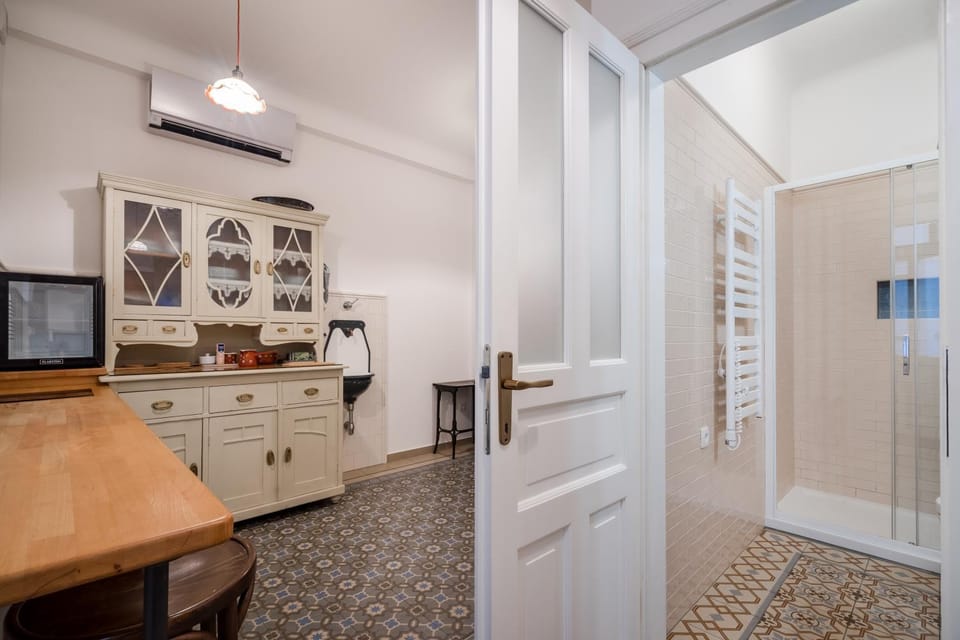 Bathroom, Kitchen or kitchenette