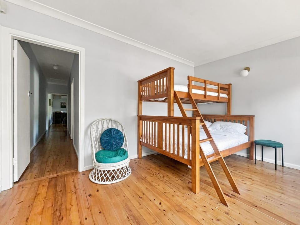 Pearl Beach Semi - 2 min to sand & sea - Lilly House in Patonga