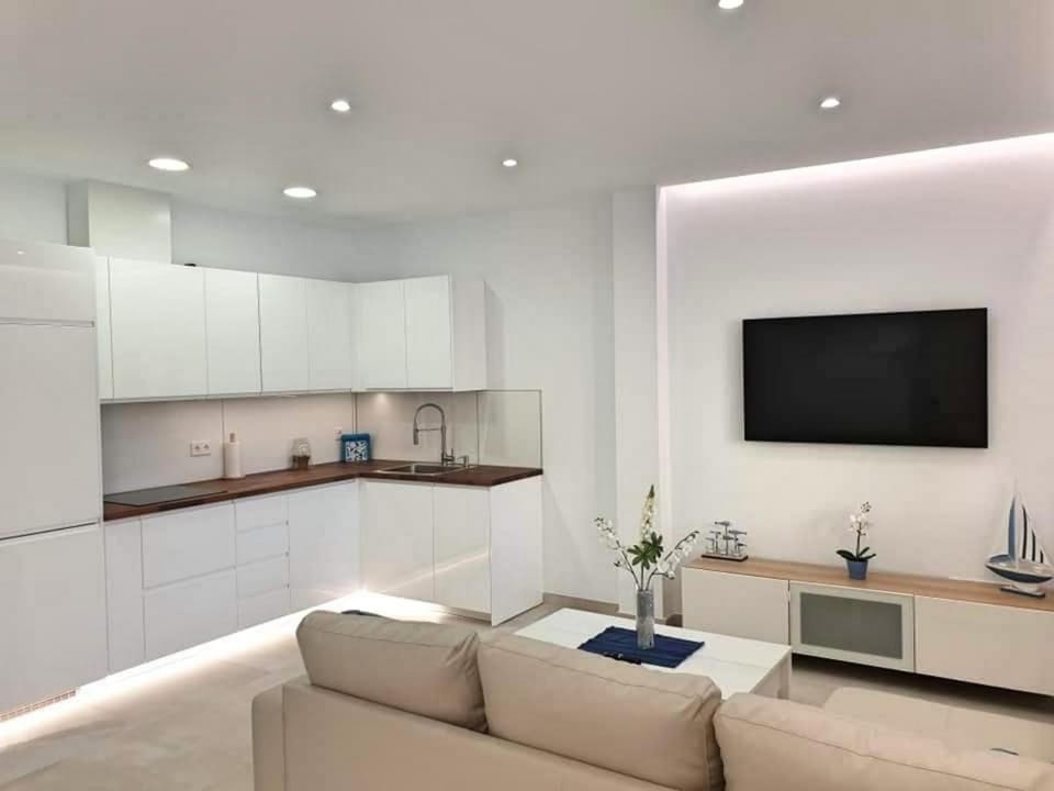 Kitchen or kitchenette, Living room, Seating area