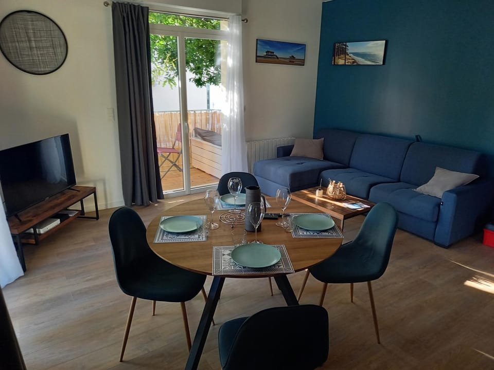 TV and multimedia, Living room, Dining area