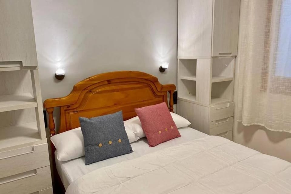 Bedroom, bunk bed