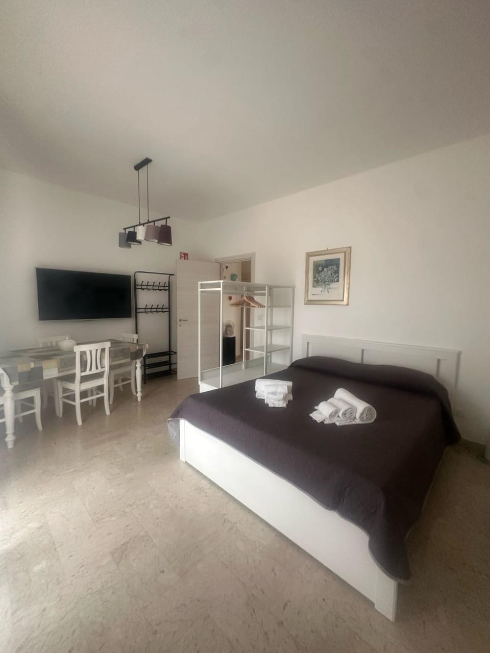 Communal lounge/ TV room, Photo of the whole room, Bedroom