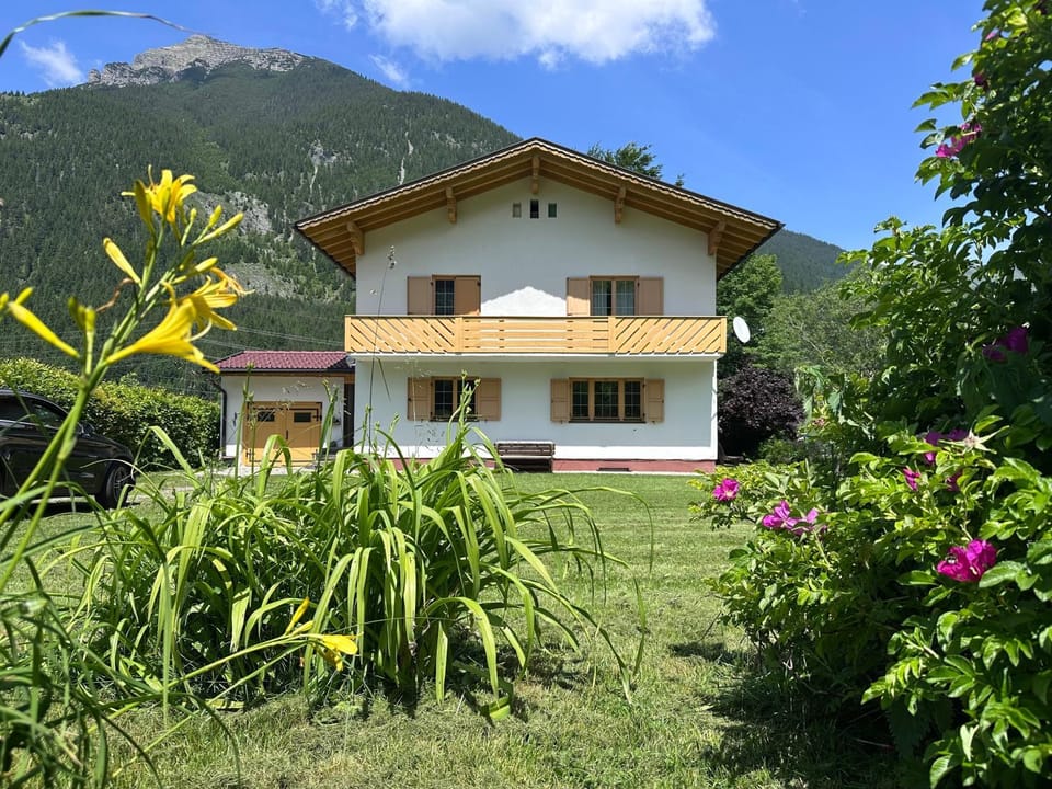 Chalet Villa Alpen Lodge Zugspitze House in Tyrol