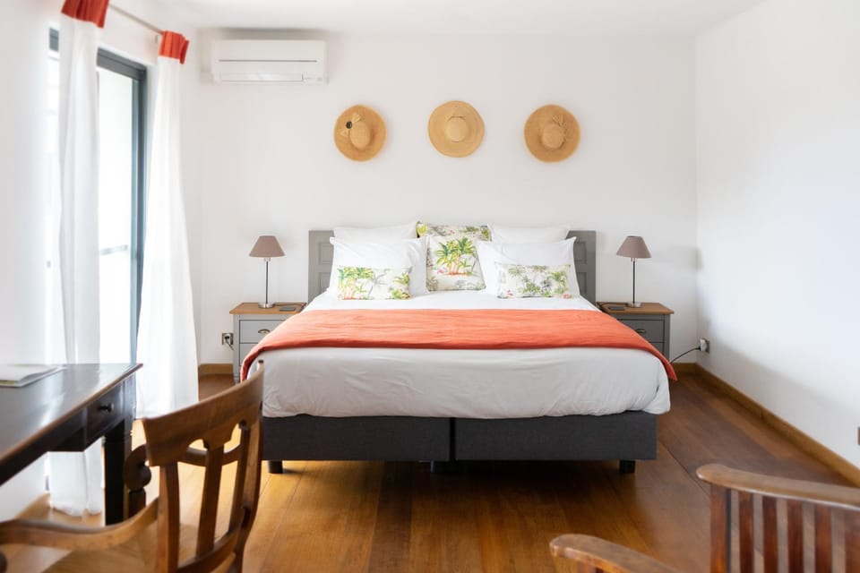 Photo of the whole room, Decorative detail, Bedroom