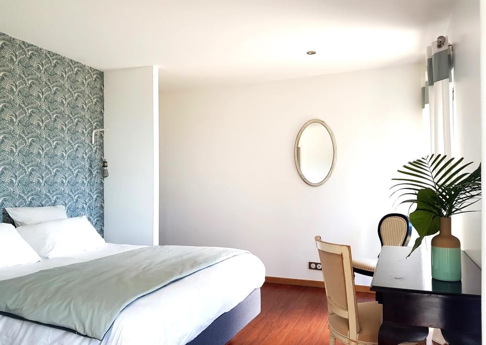 Bed, Photo of the whole room, Decorative detail, Bedroom