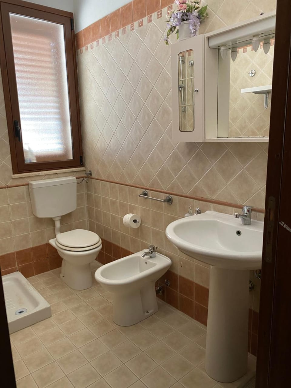 Shower, Toilet, Bathroom, bidet, towels