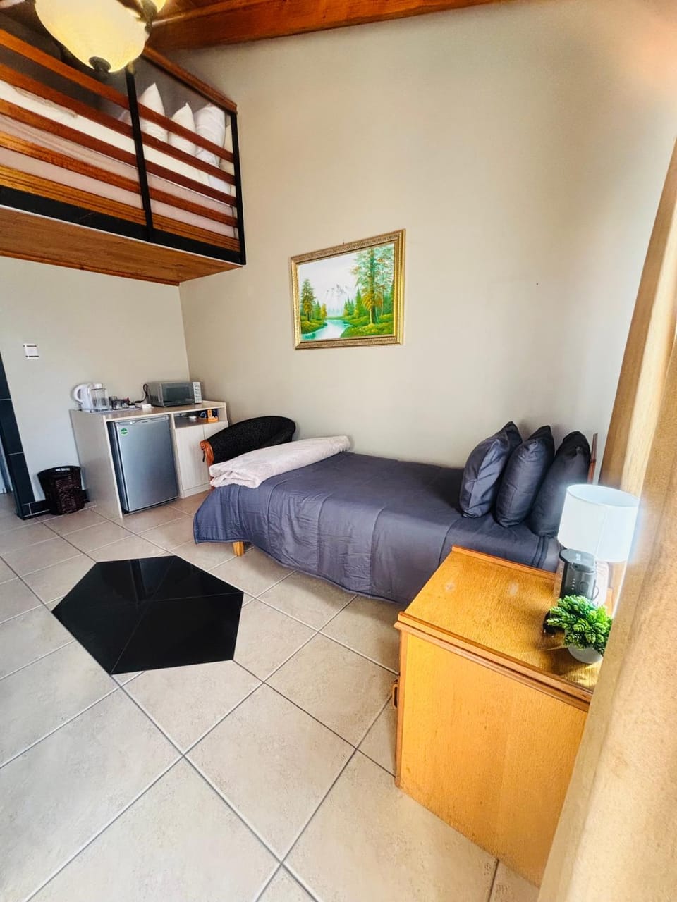 Bed, Living room