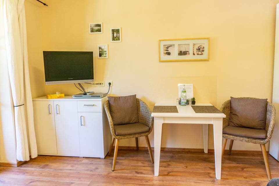 Photo of the whole room, Seating area, Dining area