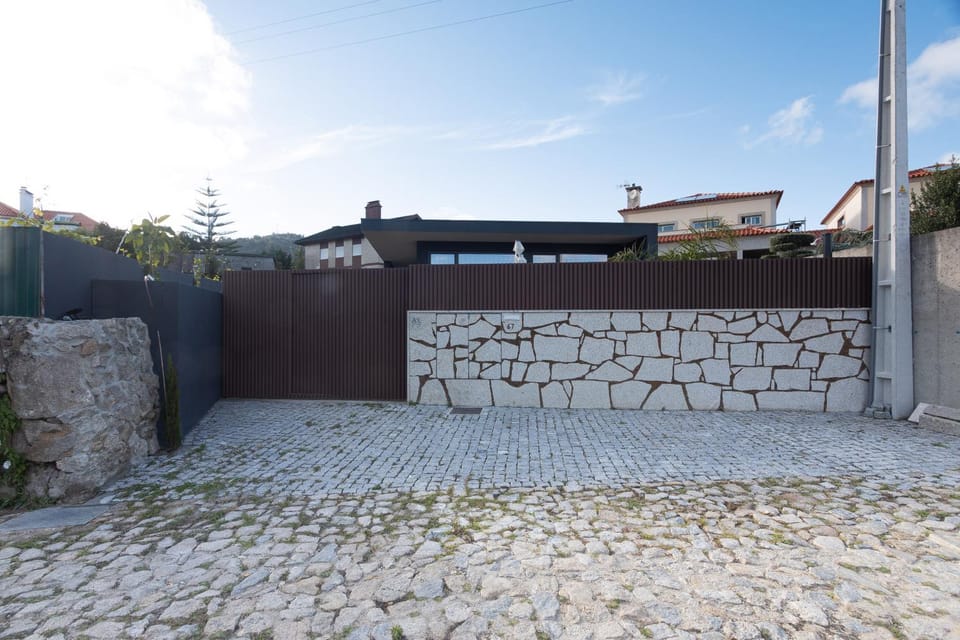 Property building, Facade/entrance, Parking