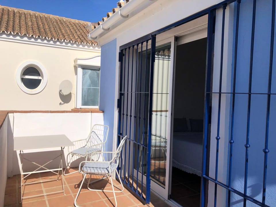 View (from property/room), Balcony/Terrace, Dining area