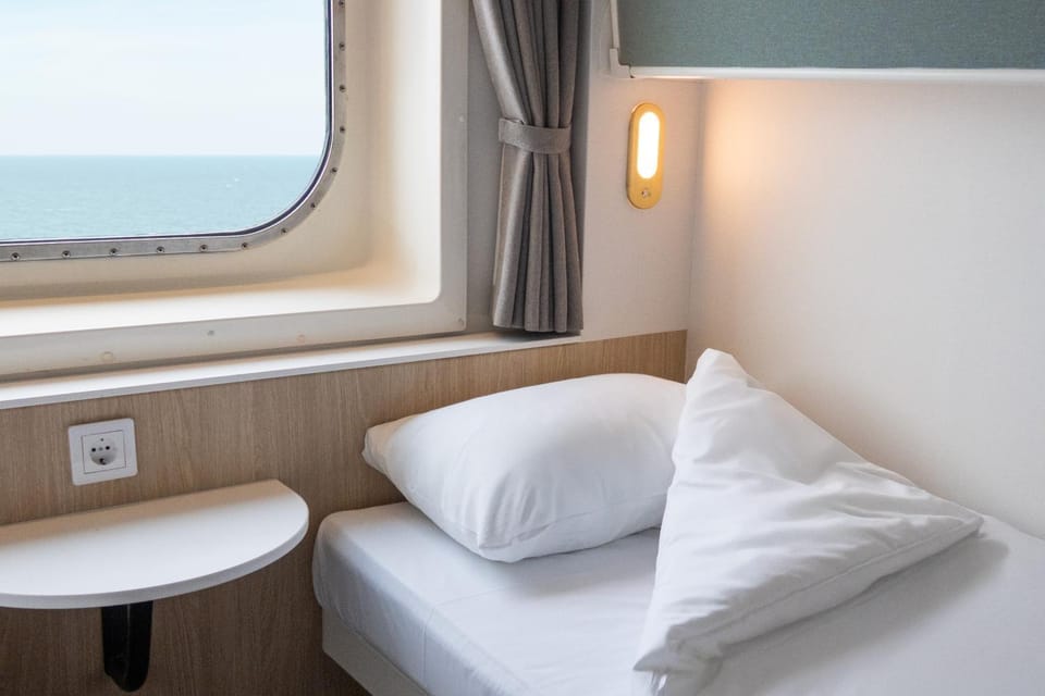 Bed, Bedroom, Sea view