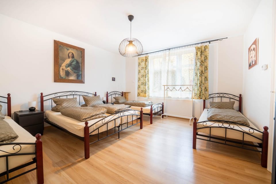 Bed, Living room, Bedroom