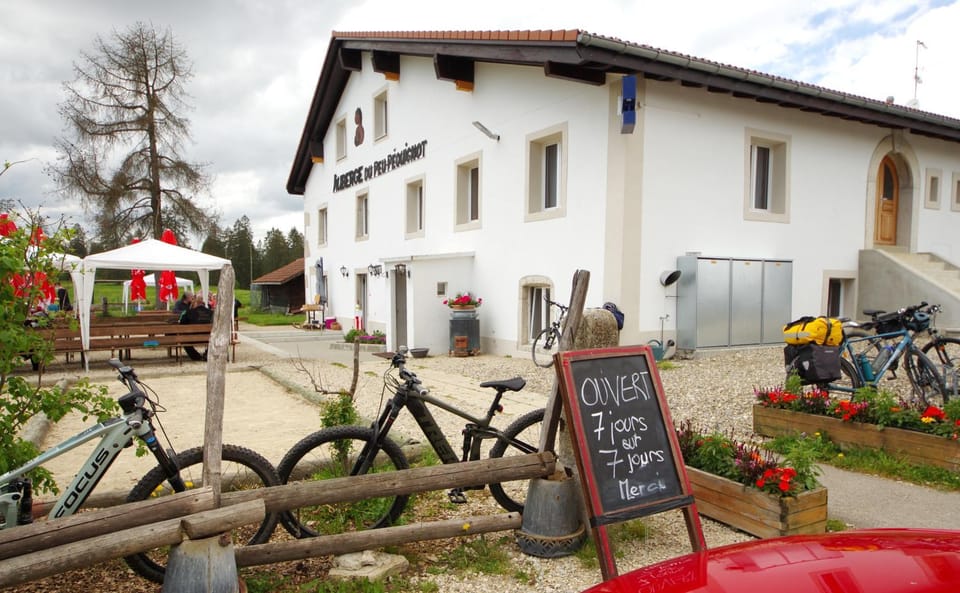 Auberge du Peu-Péquignot Inn in Canton of Bern (Region)