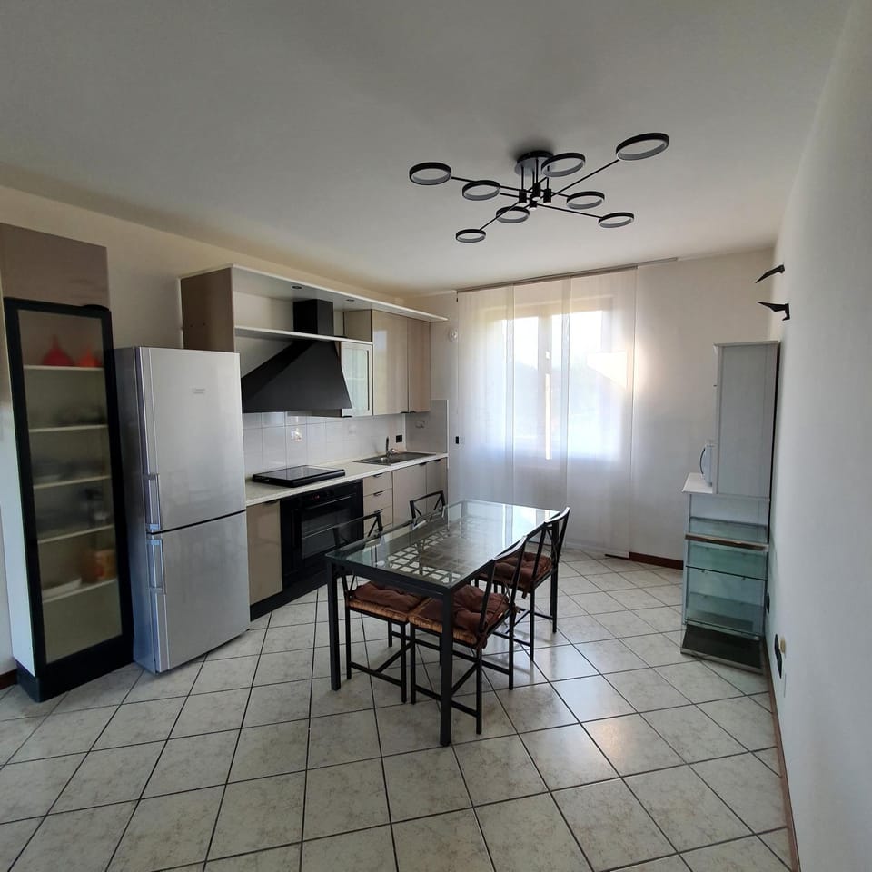 Appartamento Stropea con giardino privato e piscina Apartment in Lake Garda
