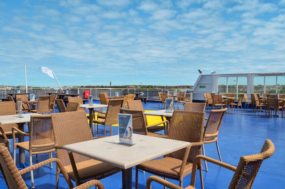 Patio, Lounge or bar