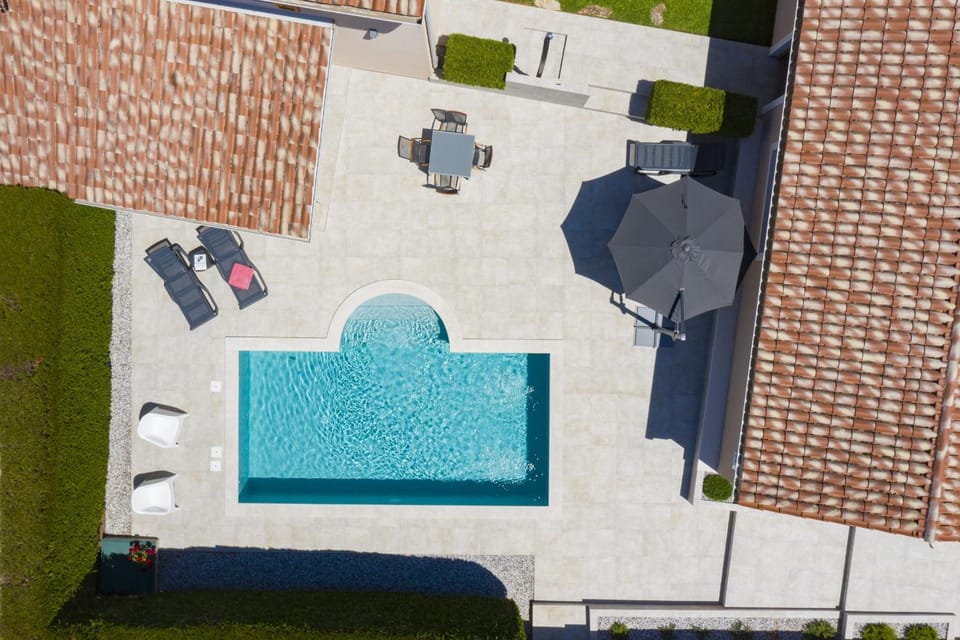 Day, Pool view, Swimming pool, sunbed