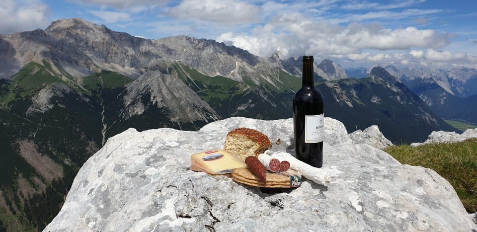 Nearby landmark, Natural landscape