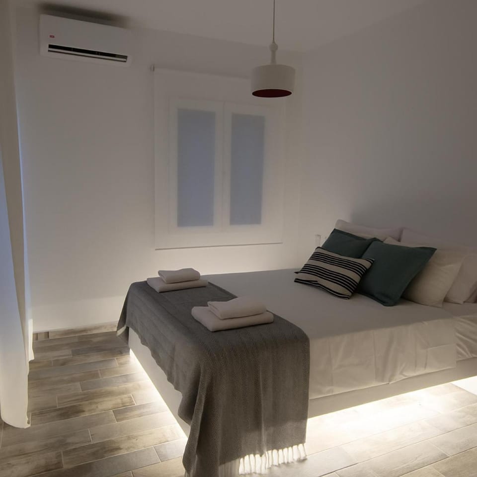 Bedroom, air conditioner
