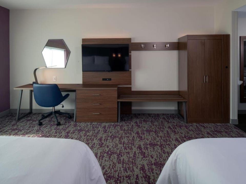 TV and multimedia, Seating area, wardrobe
