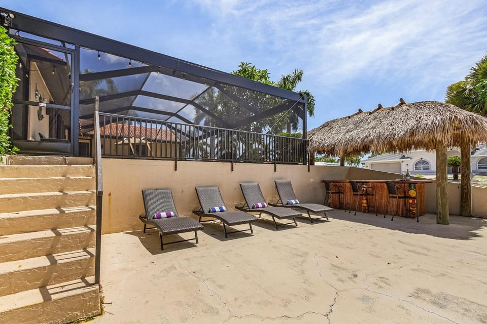 WALK TO BEACH - Waterfront - Gulf Access - Pool - 4 Kings - Bikes House in Cape Coral
