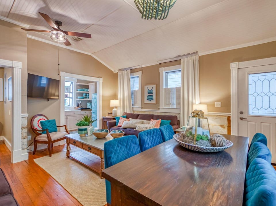 Latitude Adjustment Carriage House House in Tybee Island