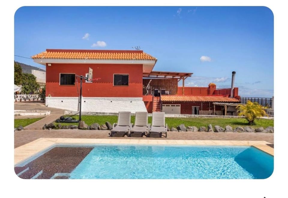 Property building, Day, Pool view, Swimming pool, sunbed