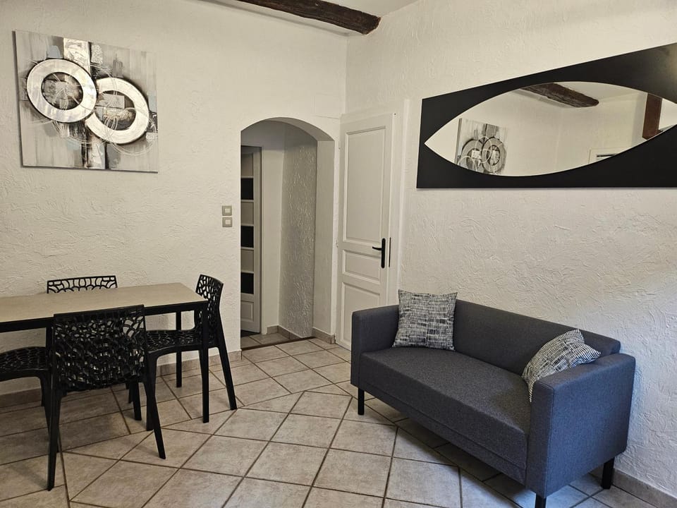 Appartement dans ancien moulin à huile rénové Apartment in Grasse