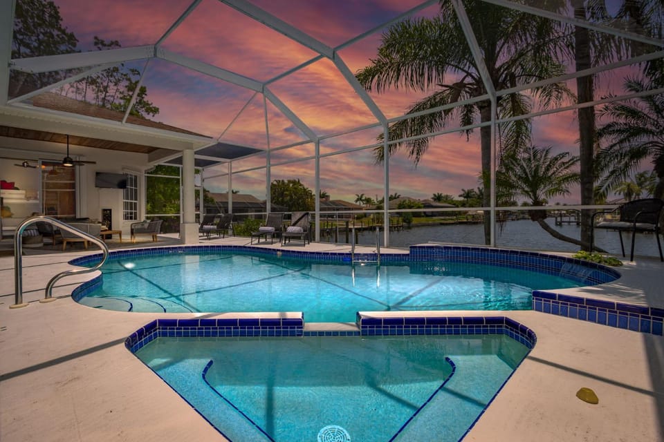 Villa Sunshine & Unwind - Cape Coral - Roelens Vacations House in Cape Coral