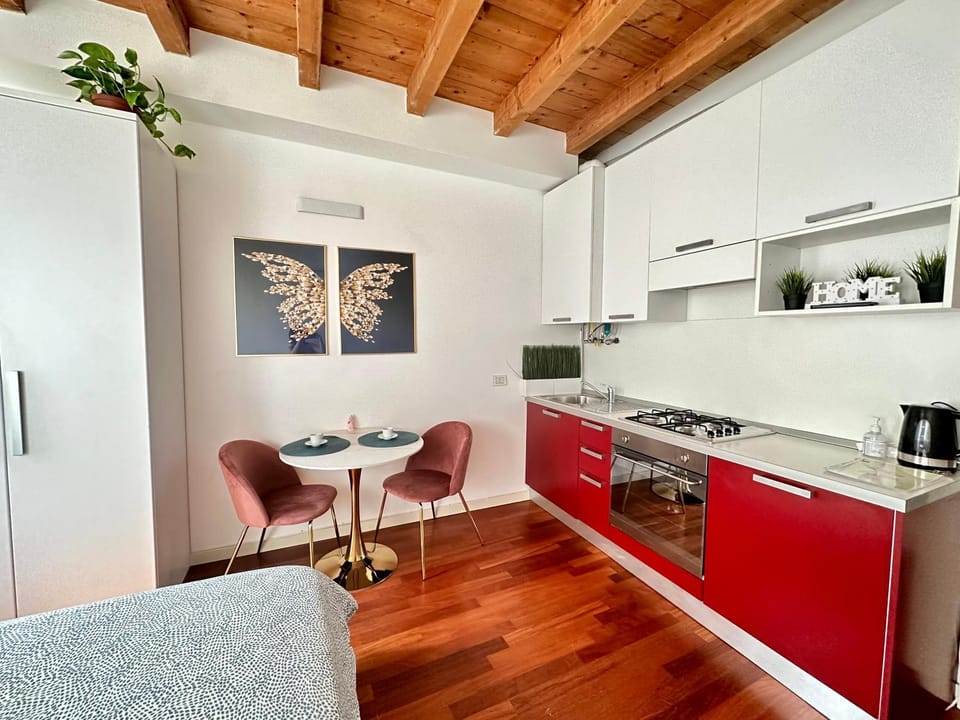 Kitchen or kitchenette, Living room, Dining area, pet friendly, stove