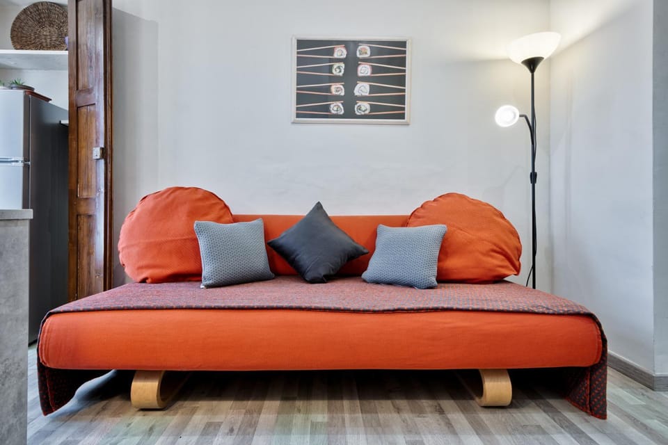 Bed, Seating area, Bedroom