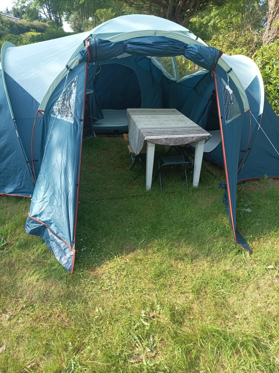 Tente 3 chambres, petit camping familial près des plages Luxury tent in Plestin-les-Grèves