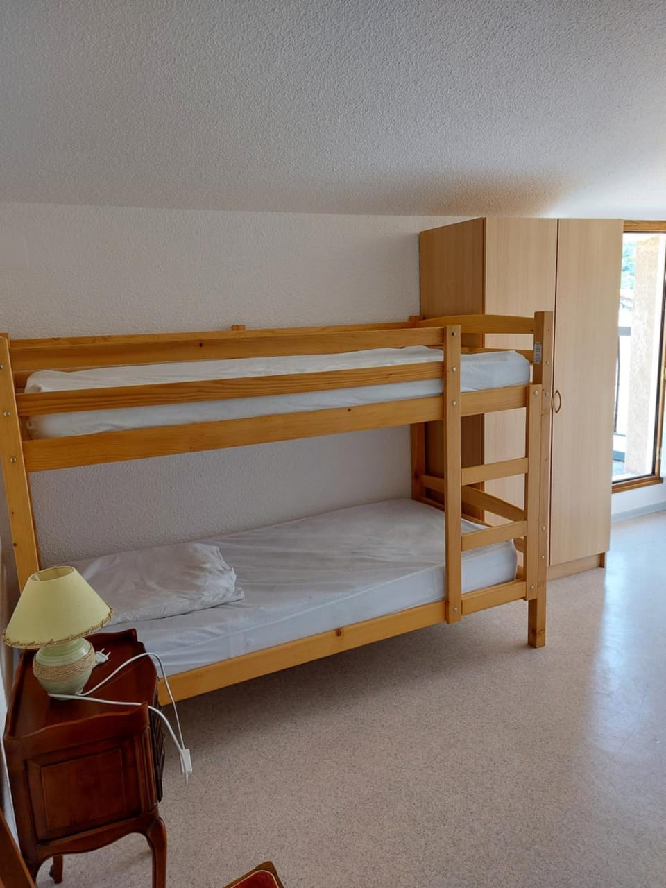 Bedroom, bunk bed