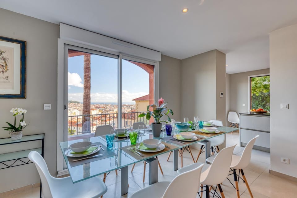 Villa sur les hauteurs de Nice, proche centre Villa in Nice