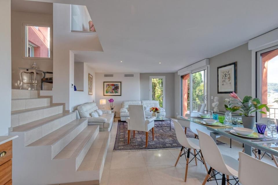 Villa sur les hauteurs de Nice, proche centre Bed and Breakfast in Nice