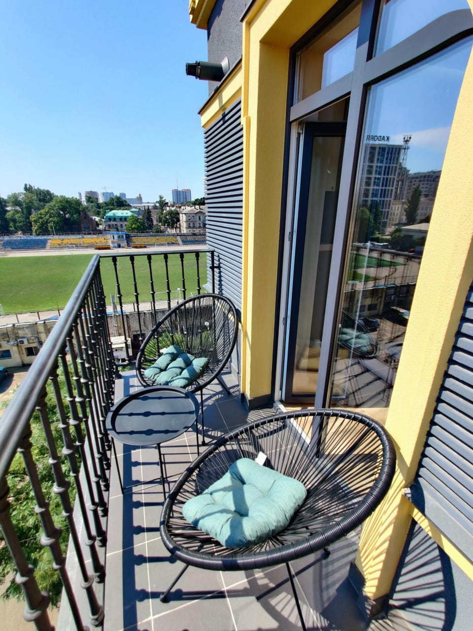 View (from property/room), Balcony/Terrace, City view, Landmark view, Street view, Quiet street view