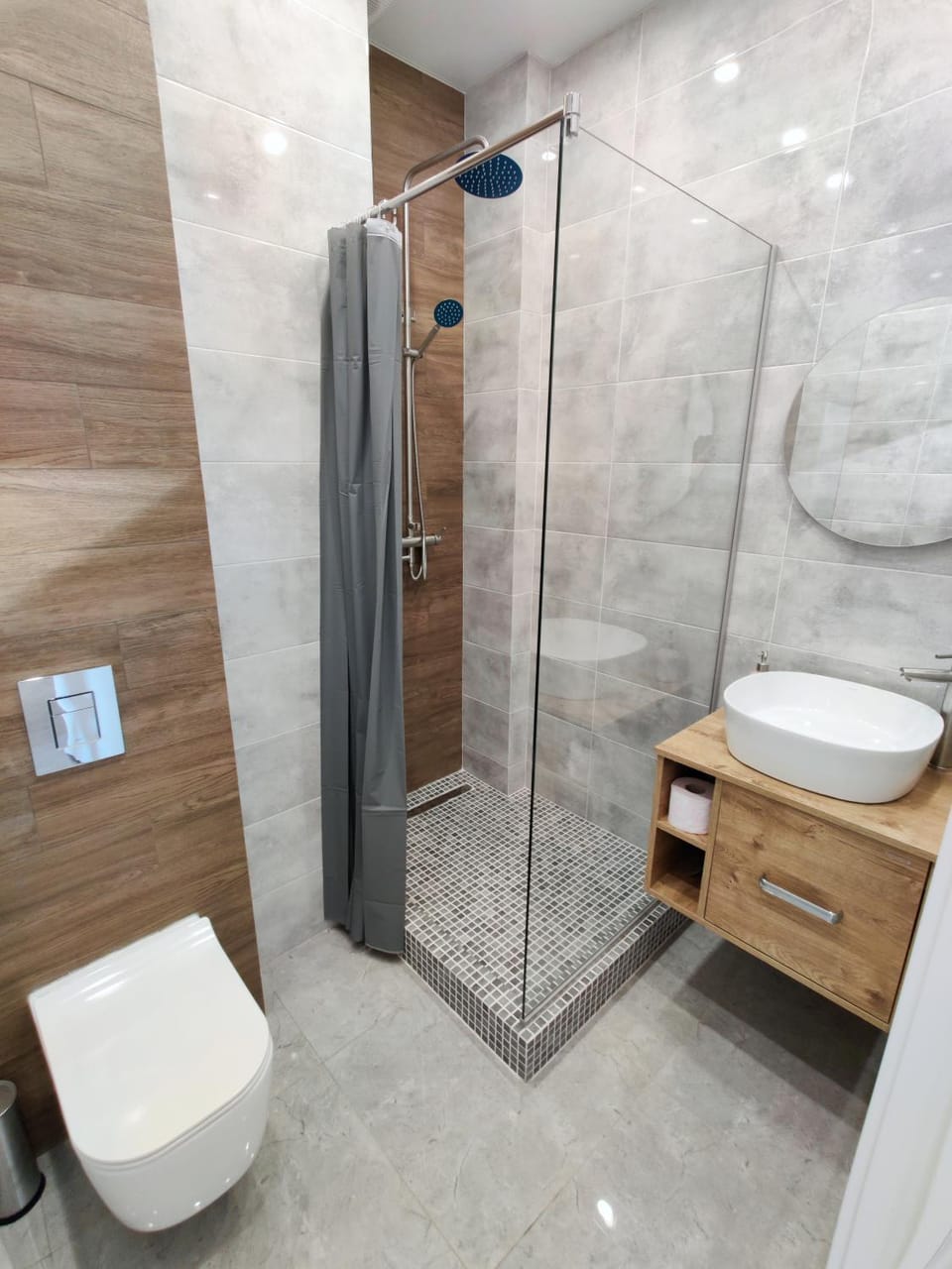 Shower, Toilet