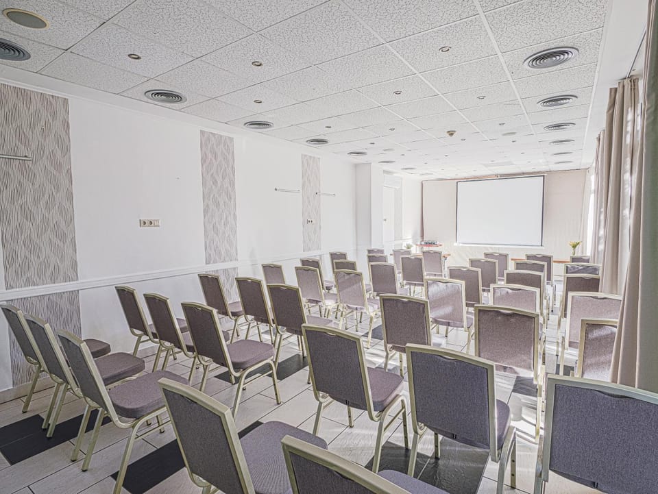 Meeting/conference room